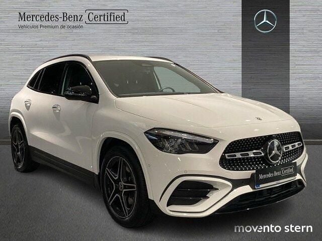 Usado Mercedes GLA200 AMG line 150 CV (110 kW) 2025 Blanco polar SUV