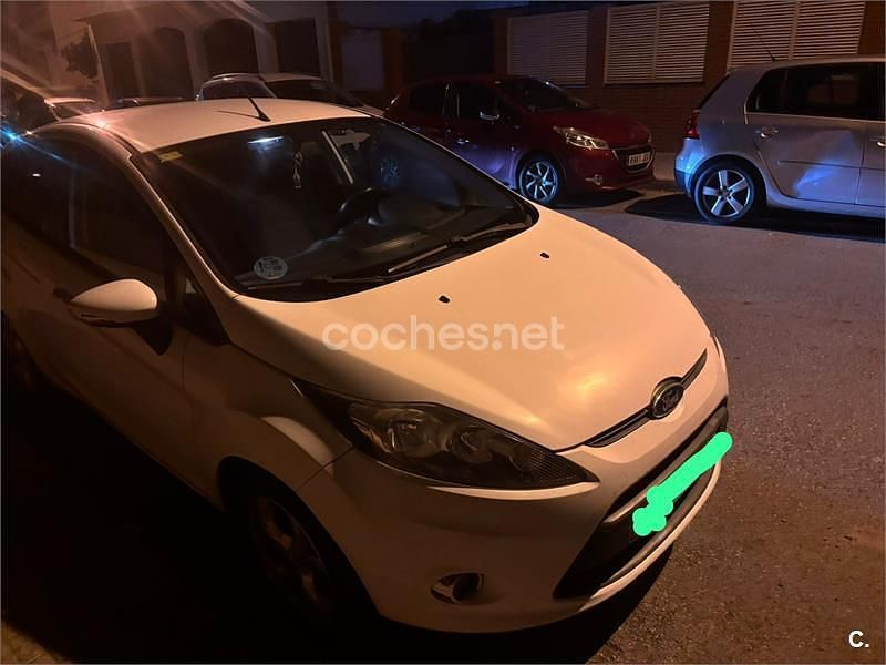 Blanco Usado 2012 Ford Fiesta Titanium Berlina | 5600 € (Precio justo) - Imagen 1/4
