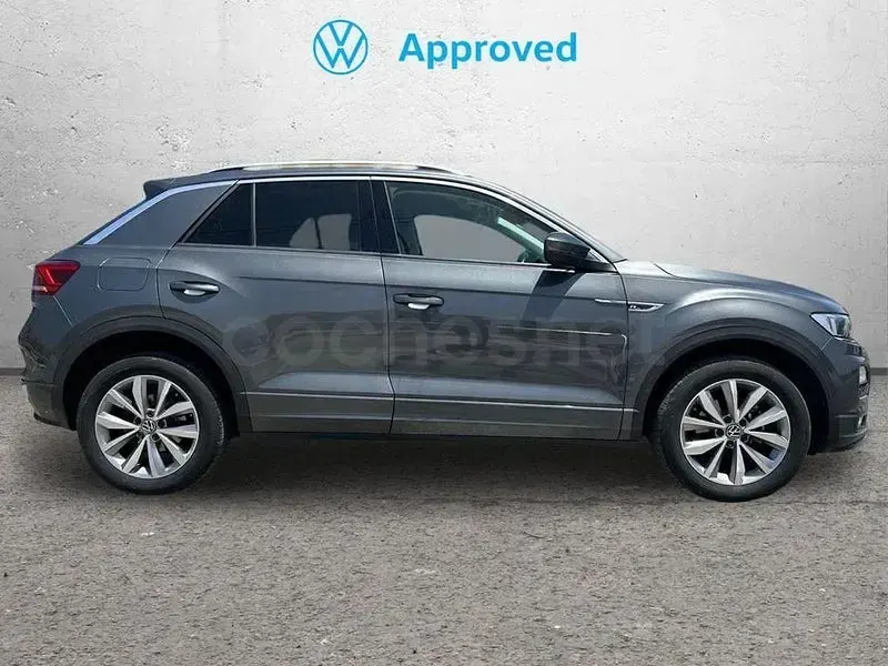 Usado VW T-Roc Advance 110 CV (80 kW) 2022 Gris / plata SUV
