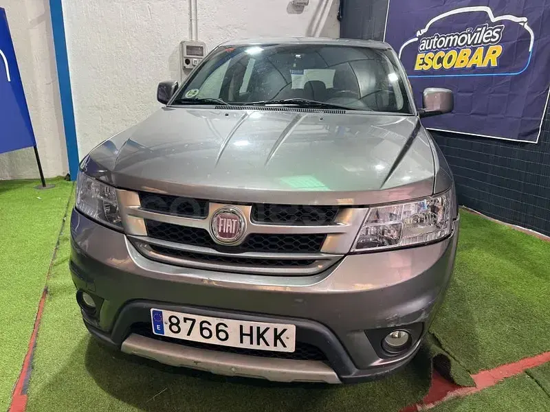 Usado Fiat Freemont Urban 140 CV (102 kW) 2012 Gris / plata SUV