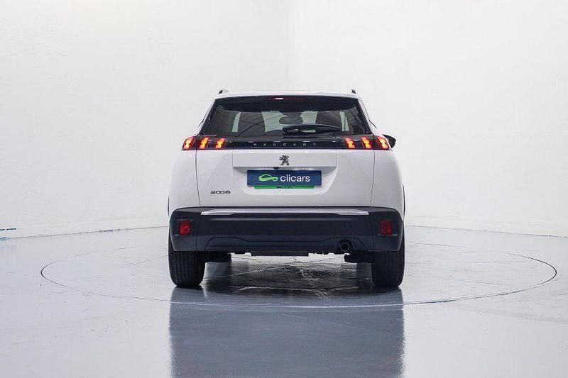 Usado Peugeot 2008 Allure 100 CV (73 kW) 2022 Blanco SUV