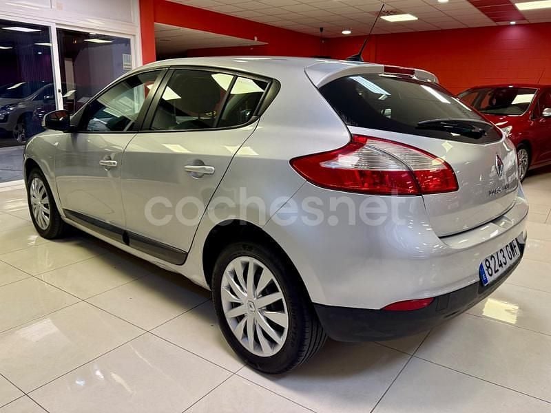 Usado Renault Mégane 85 CV (62 kW) 2010 Gris / plata Berlina
