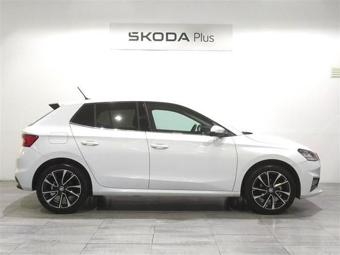 Usado Skoda Fabia Selection 95 CV (69 kW) 2024 Blanco