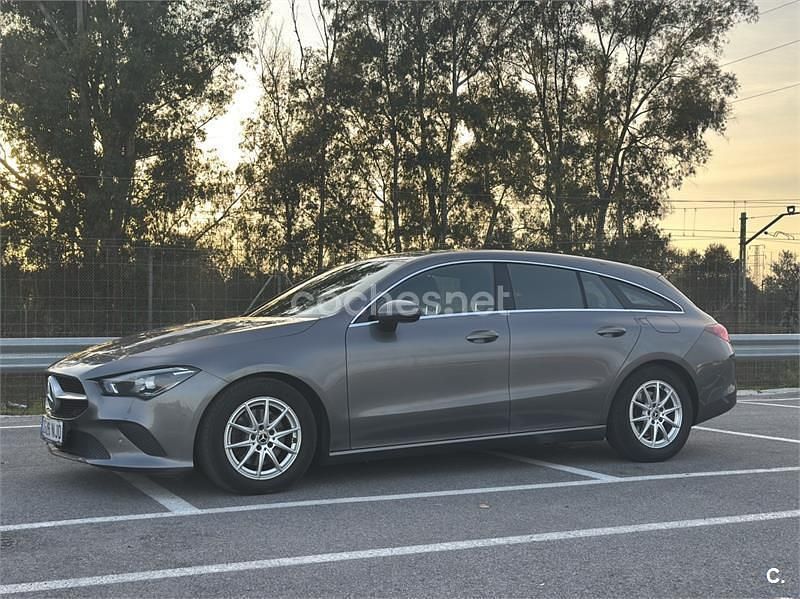 Usado Mercedes CLA200 Shooting Brake 150 CV (110 kW) 2021 Gris / plata Familiar