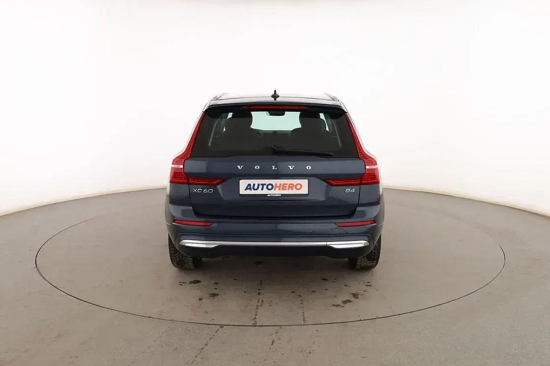 Usado Volvo XC60 Plus 197 CV (144 kW) 2022 Azul SUV