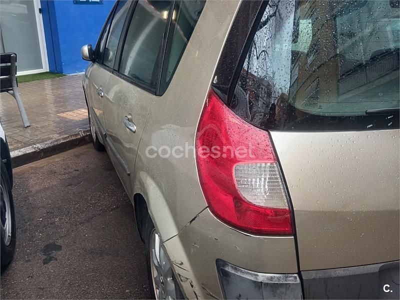 Usado Renault Scénic II 105 CV (77 kW) 2007 Beige Monovolumen