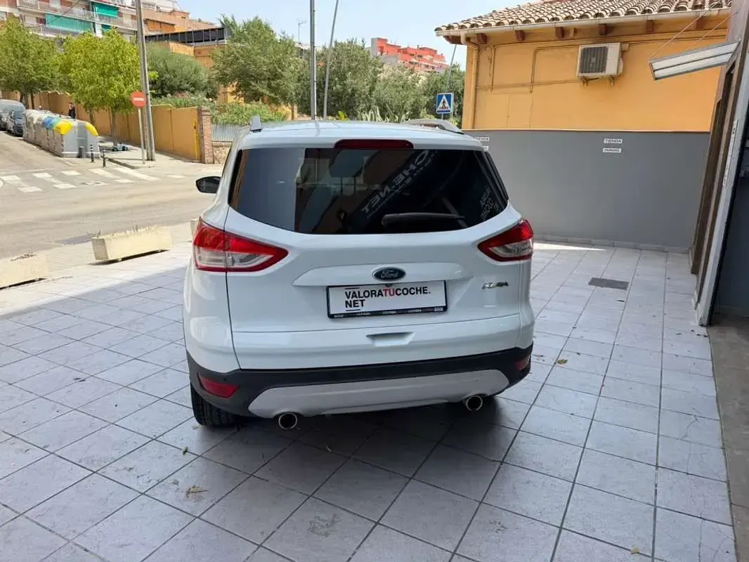 Usado Ford Kuga Titanium 120 CV (88 kW) 2016 Blanco SUV
