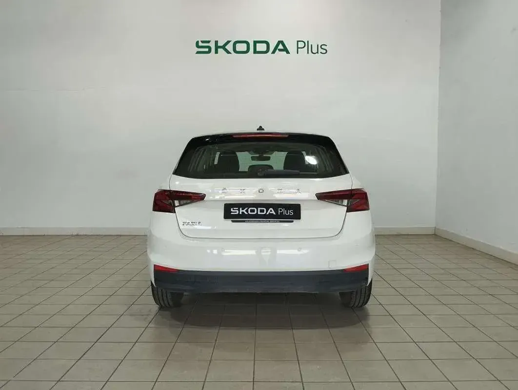 Usado Skoda Fabia Active 80 CV (58 kW) 2023 Blanco Utilitario