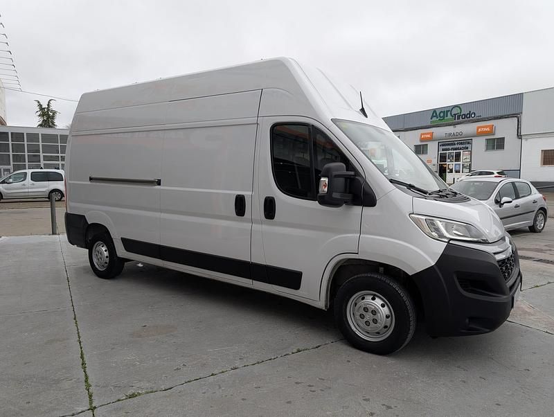 Usado Citroën Jumper 140 CV (102 kW) 2023 Blanco Monovolumen