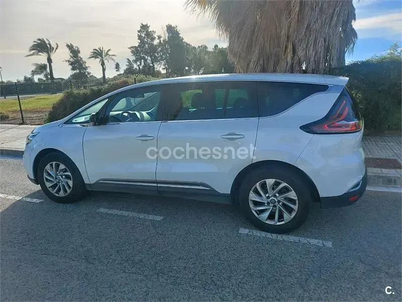 Usado Renault Espace Zen 130 CV (95 kW) 2017 Blanco Monovolumen