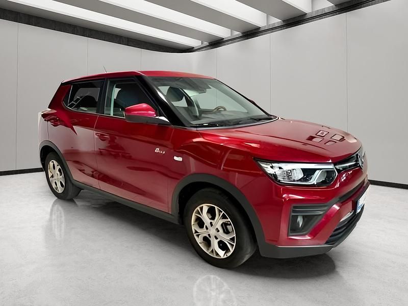 Rojo Usado 2021 Ssangyong (KGM) Tivoli SUV | 15.990 € - Imagen 1/4