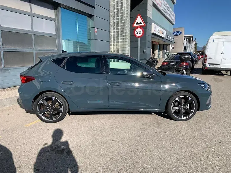 Usado Cupra Leon 150 CV (110 kW) 2025 Azul Berlina