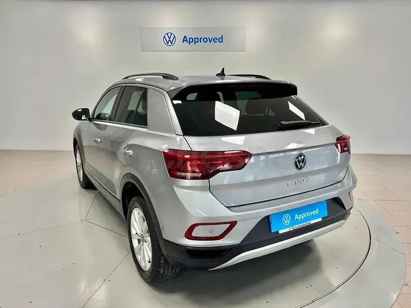 Usado VW T-Roc 150 CV (110 kW) 2025 Gris / plata SUV