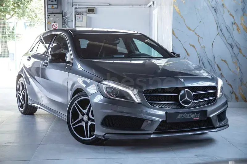 Usado Mercedes A200 AMG line 136 CV (100 kW) 2015 Gris / plata Utilitario