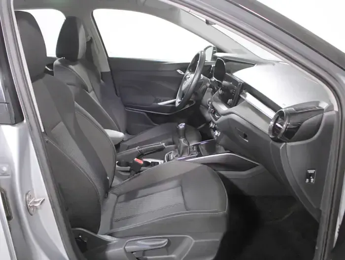 Usado Skoda Fabia Style 95 CV (69 kW) 2022 Gris plata Utilitario