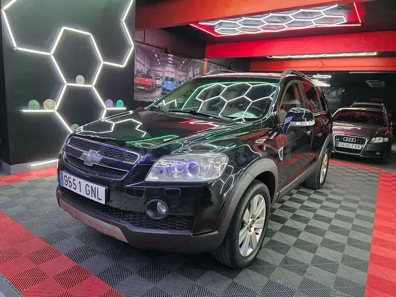 Usado Chevrolet Captiva LT 150 CV (110 kW) 2009 Negro SUV