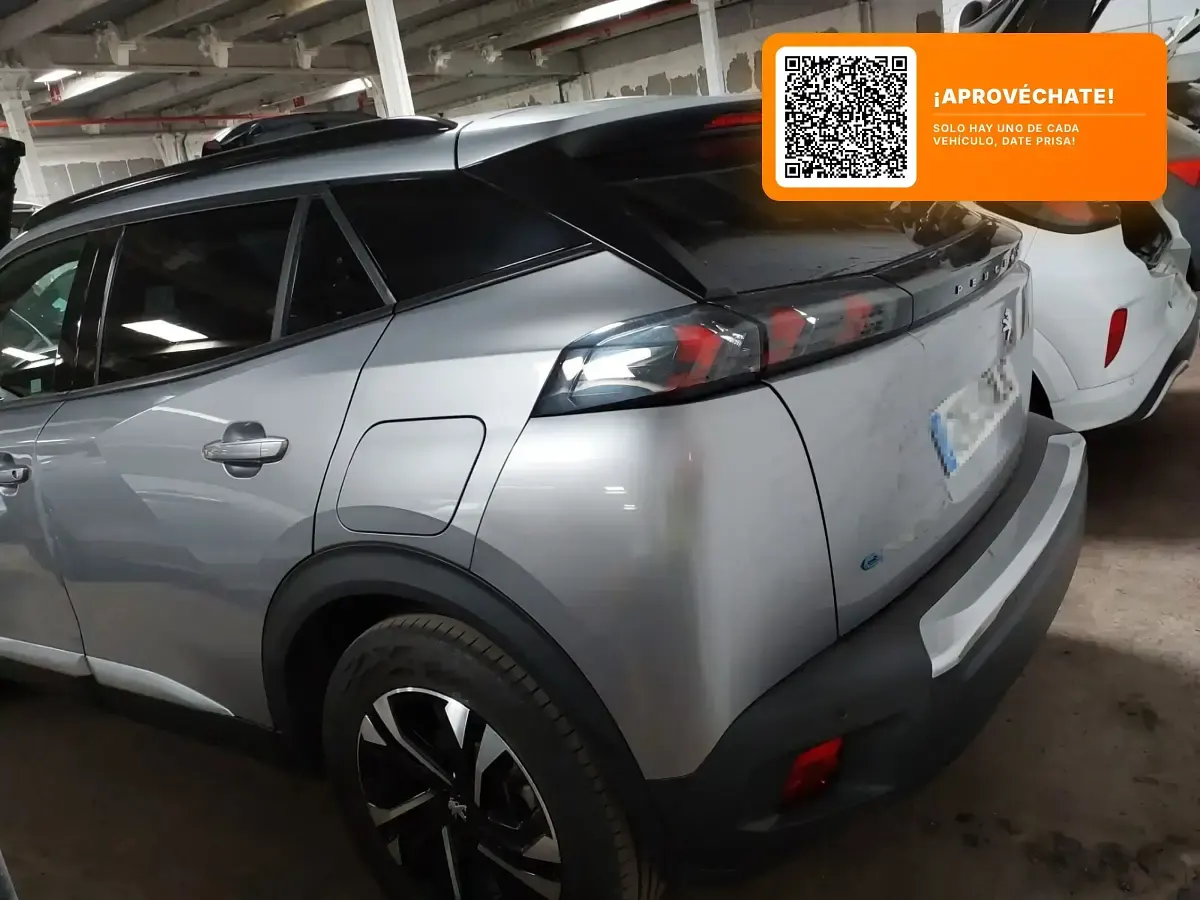 Usado Peugeot e-2008 Allure 100 kW (136 CV) 2023 Gris SUV