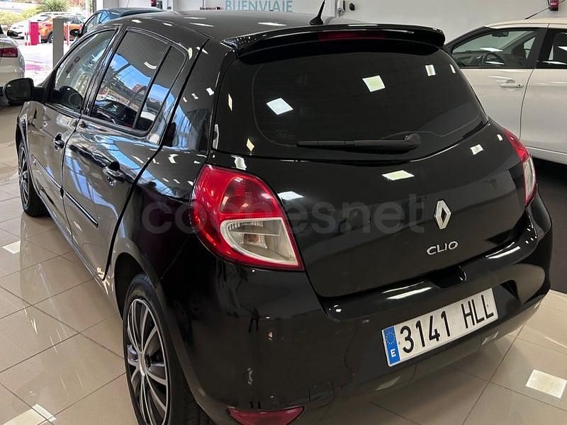 Usado Renault Clio IV Expression 75 CV (55 kW) 2012 Negro Berlina