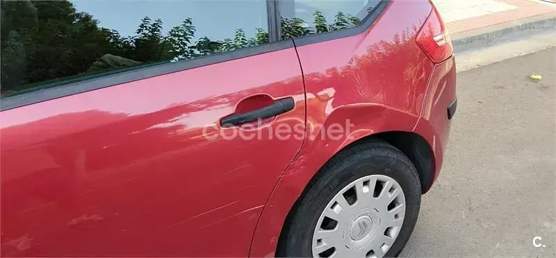 Usado Citroën C4 90 CV (66 kW) 2008 Rojo Berlina