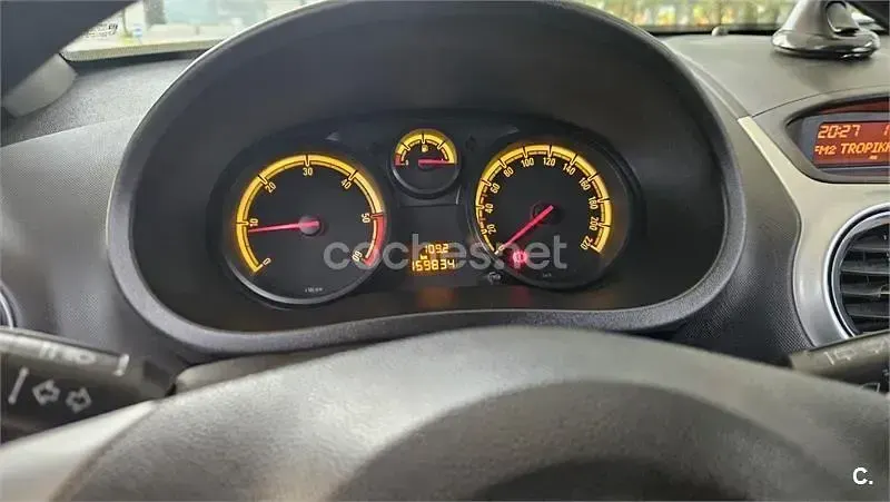 Usado Opel Corsa Essentia 75 CV (55 kW) 2011 Negro Utilitario