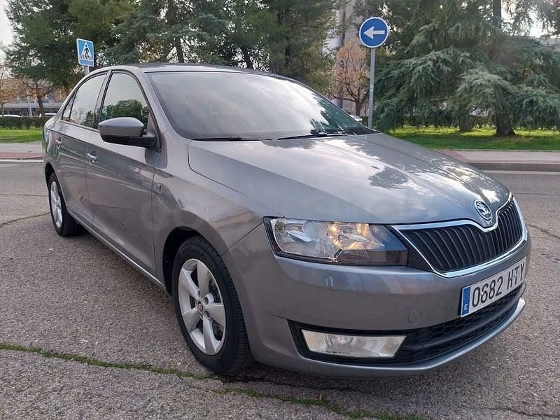 Usado Skoda Rapid Ambition 105 CV (77 kW) 2013 Gris / plata Utilitario