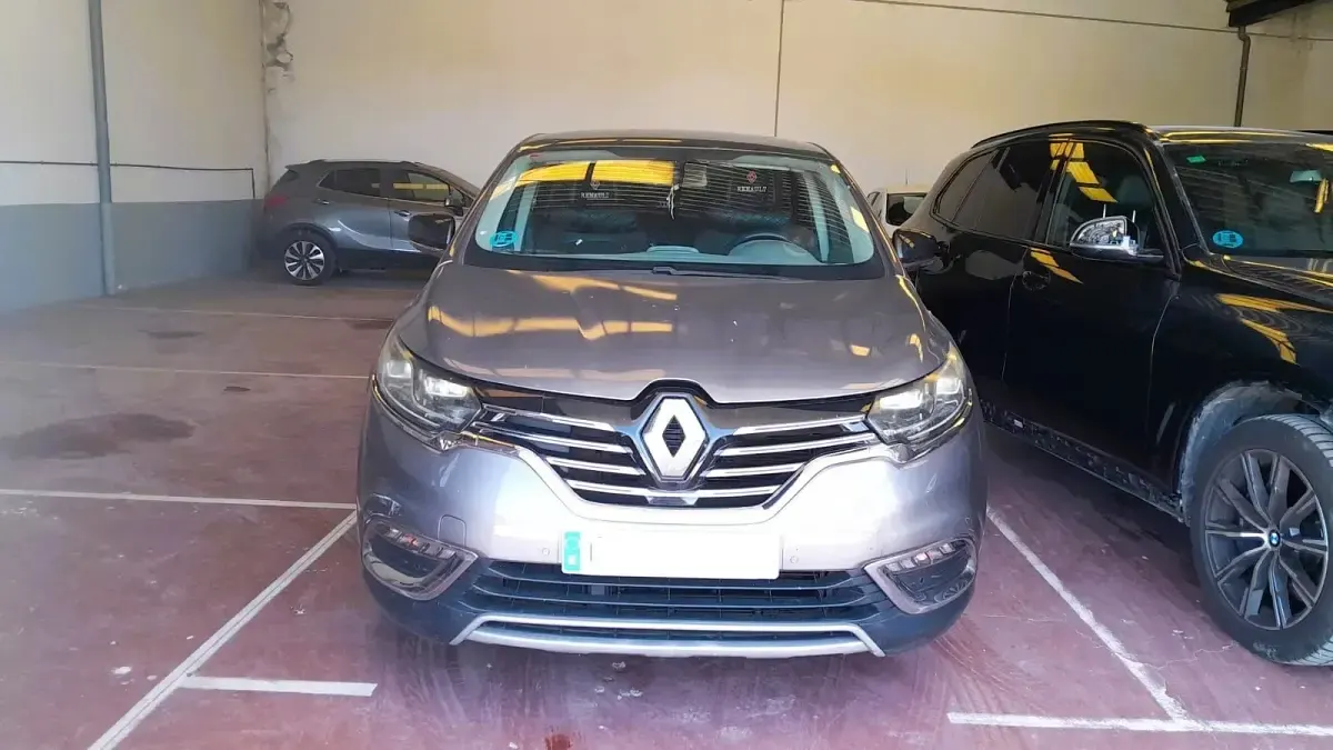 Usado Renault Espace Zen 160 CV (117 kW) 2015 Gris Monovolumen