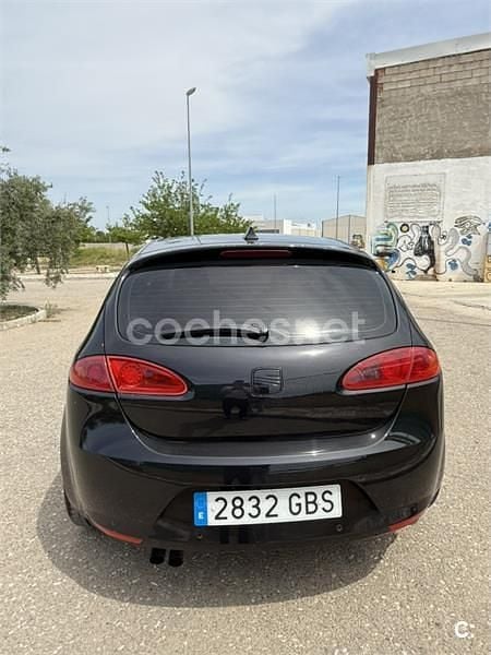 Usado Seat Leon Sport 140 CV (102 kW) 2008 Negro Utilitario