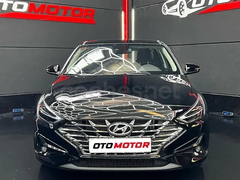 Usado Hyundai i30 N Line 140 CV (102 kW) 2024 Negro Berlina