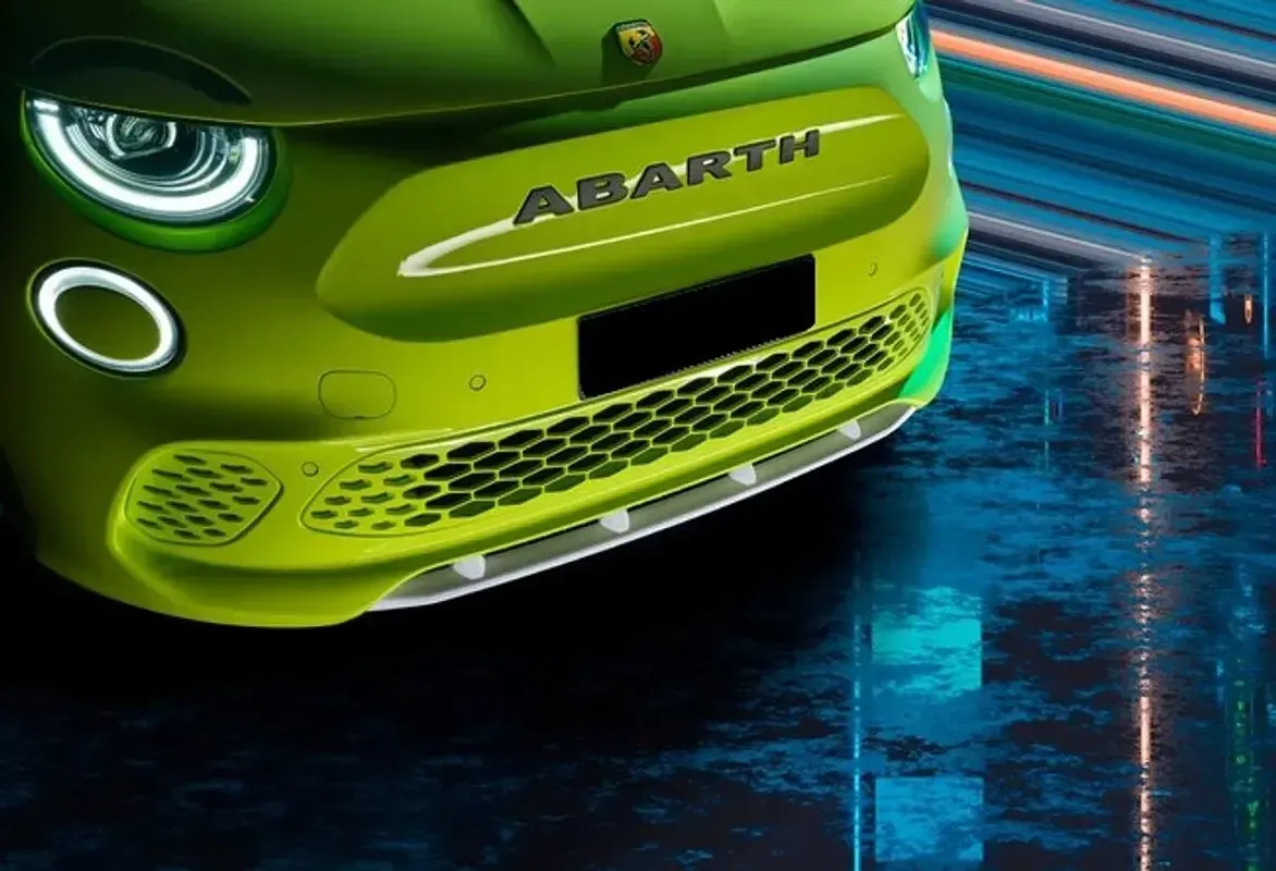 Usado Abarth 500e Scorpionissima 132 kW (180 CV) 2024 Gris Utilitario