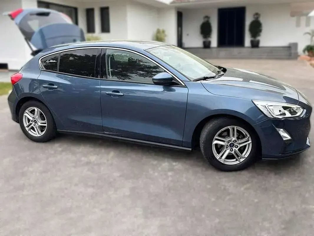 Usado Ford Focus Trend 125 CV (91 kW) 2018 Azul Utilitario