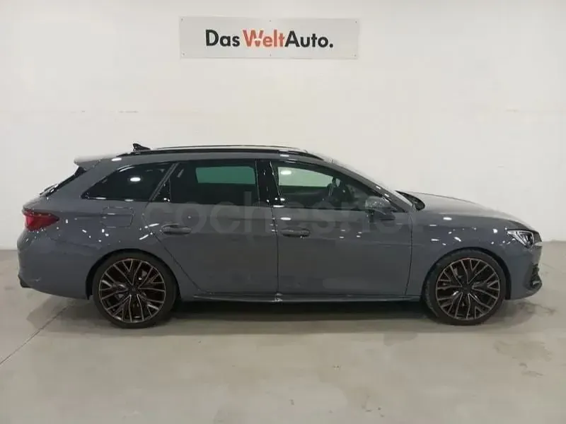 Usado Cupra Leon VZ 300 CV (220 kW) 2023 Gris / plata Familiar