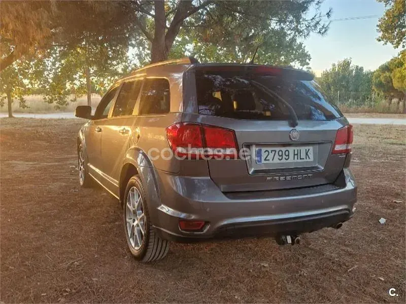 Usado Fiat Freemont Urban 170 CV (125 kW) 2012 Gris / plata SUV