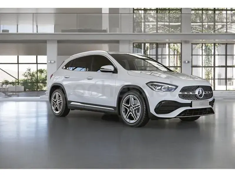 Usado Mercedes GLA200 AMG line 150 CV (110 kW) 2022 Blanco polar  pintura unicolor SUV