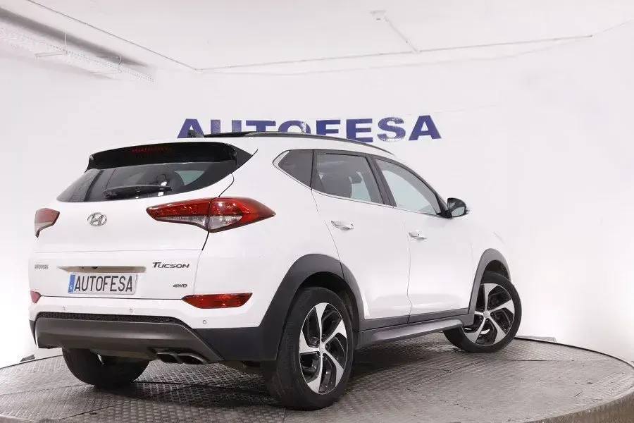 Usado Hyundai Tucson Style 136 CV (100 kW) 2016 Blanco SUV