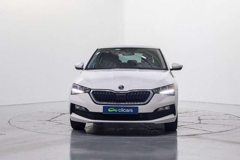 Usado Skoda Scala Selection 116 CV (85 kW) 2023 Blanco Utilitario