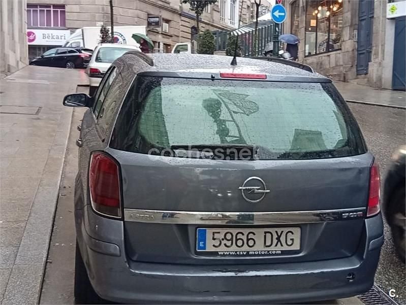 Usado Opel Astra Enjoy 100 CV (73 kW) 2006 Negro Familiar