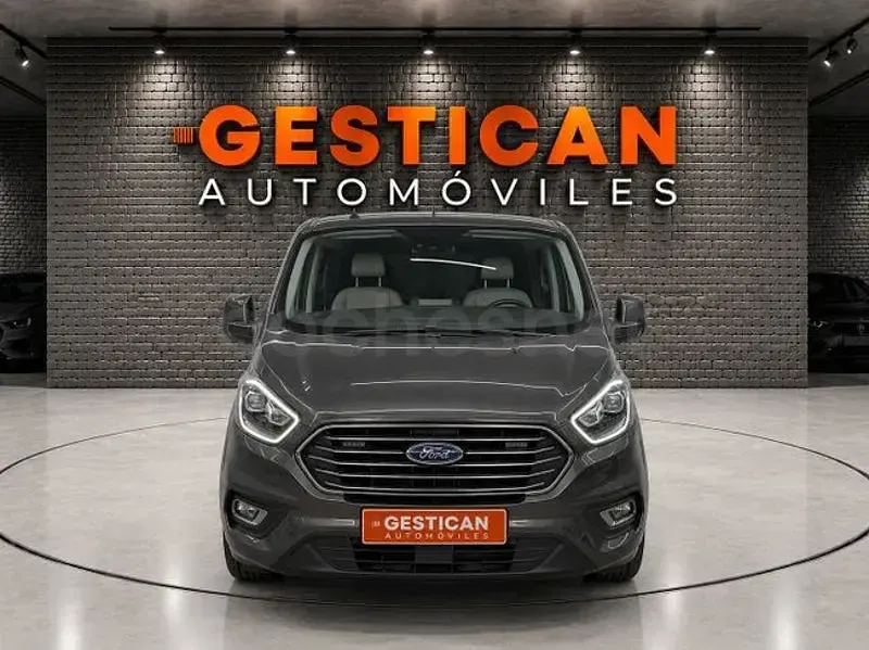 Usado Ford Tourneo Custom Titanium 126 CV (92 kW) 2022 Gris / plata Van