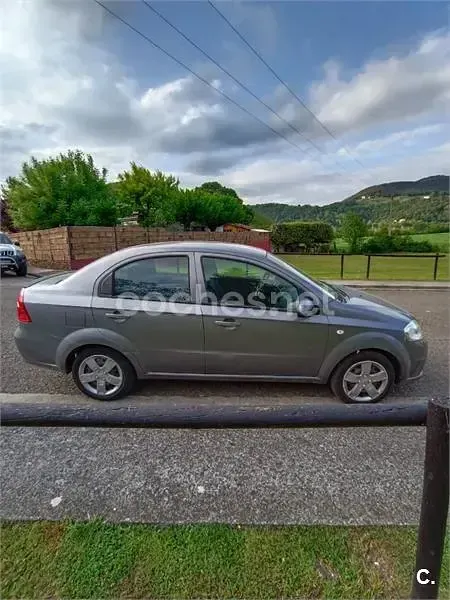 Usado Chevrolet Aveo LS 101 CV (74 kW) 2010 Gris / plata Berlina