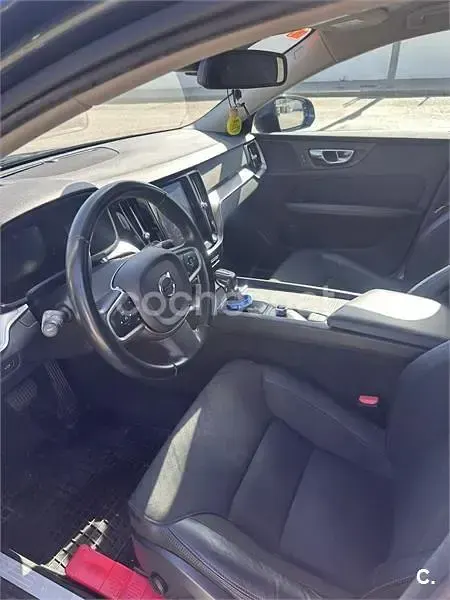 Usado Volvo V60 Momentum 190 CV (139 kW) 2019 Azul Familiar