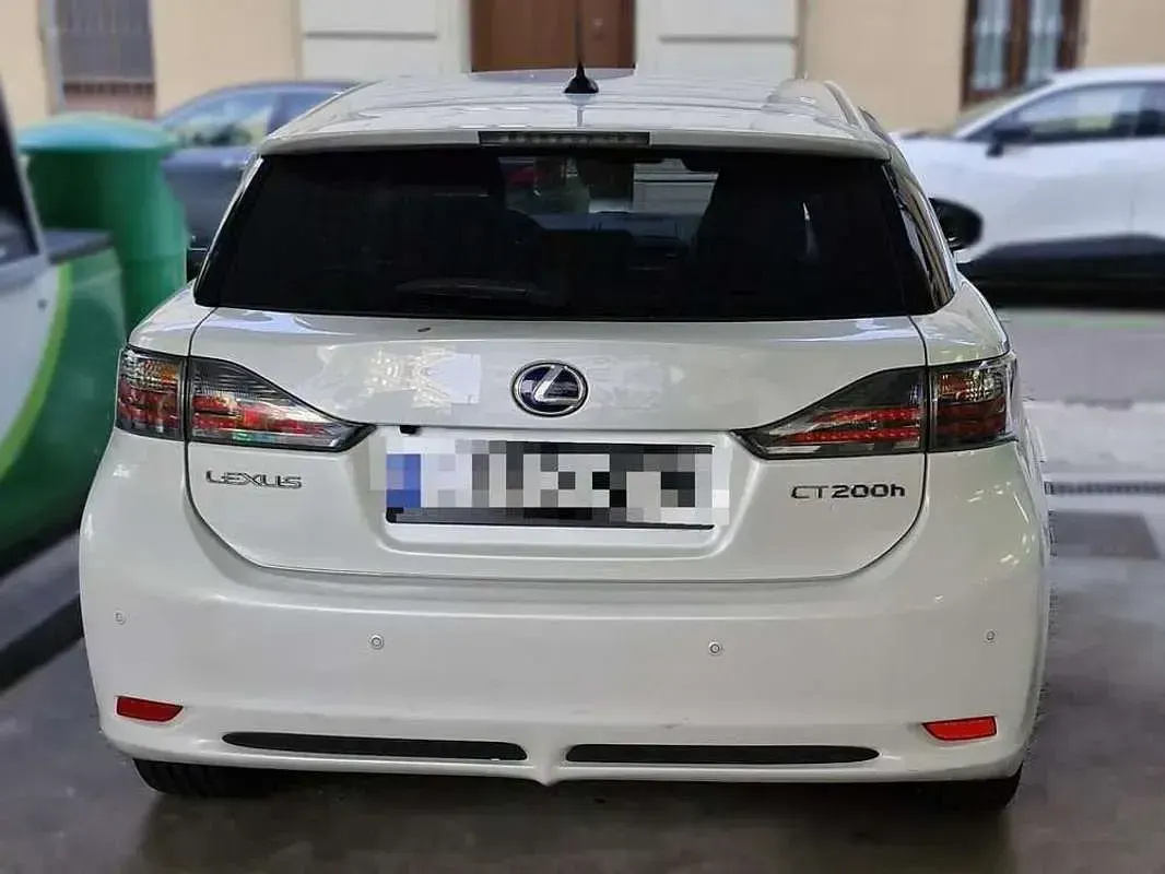 Usado Lexus CT200h 136 CV (100 kW) 2013 Blanco Utilitario