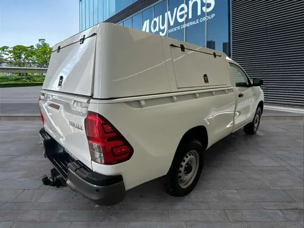 Usado Toyota HiLux 150 CV (110 kW) 2023 Blanco Pickup/Camioneta