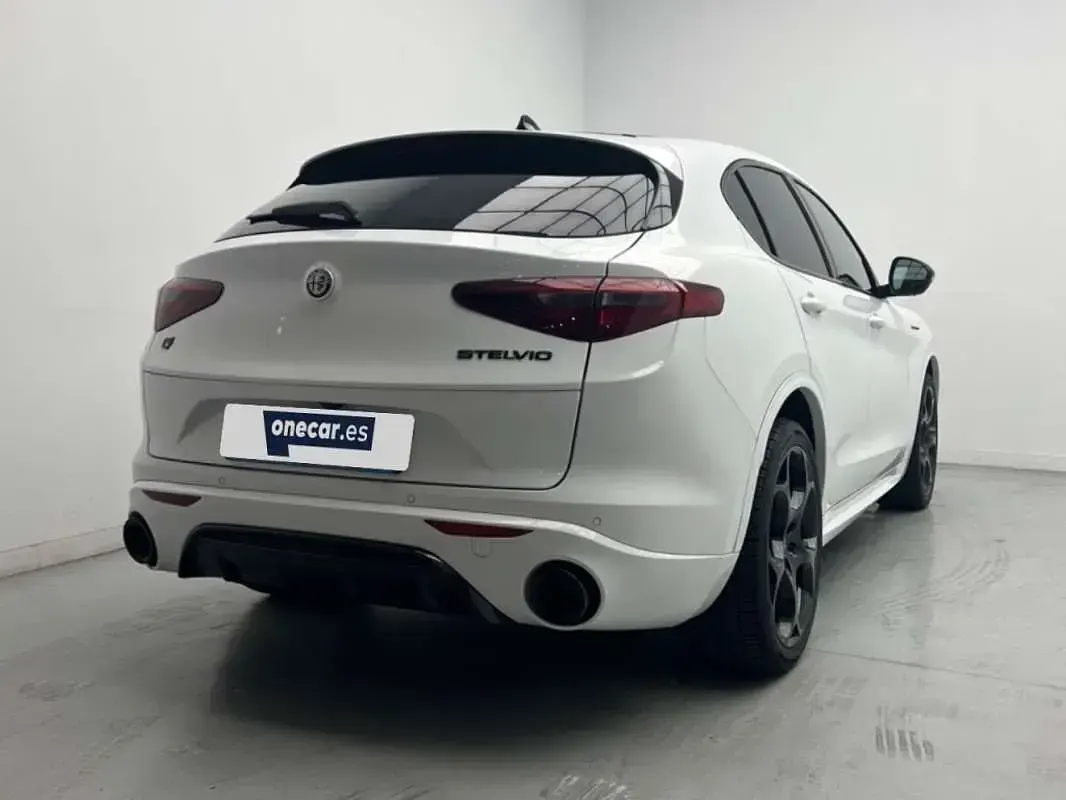 Usado Alfa Romeo Stelvio Estrema 209 CV (153 kW) 2023 Blanco SUV