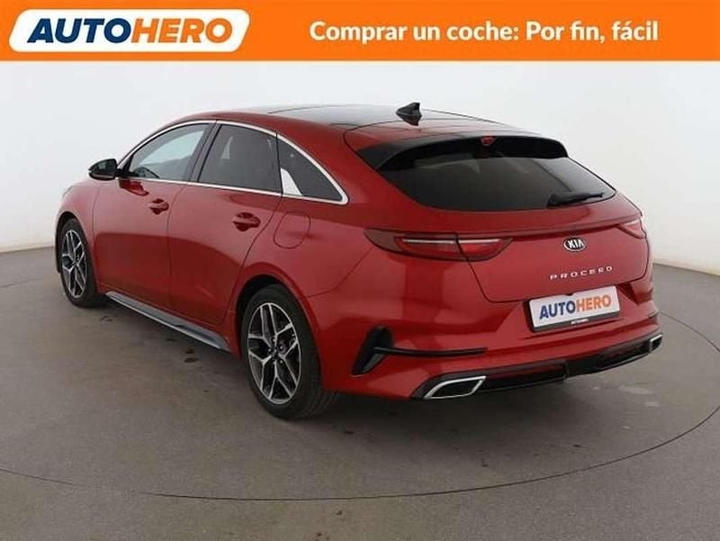 Usado Kia ProCeed GT-Line 140 CV (102 kW) 2019 Rojo Familiar