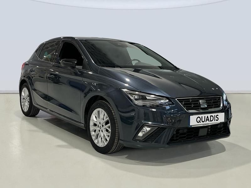Usado Seat Ibiza FR 110 CV (80 kW) 2022 Gris Utilitario