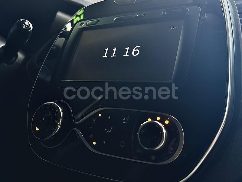 Usado Renault Captur Zen 90 CV (66 kW) 2018 Gris / plata SUV