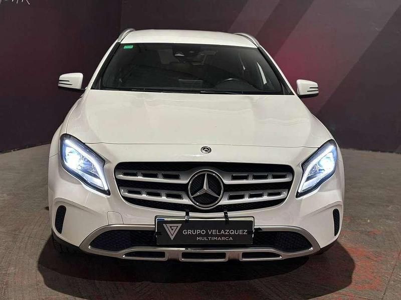 Usado Mercedes GLA180 Urban 122 CV (89 kW) 2019 Blanco SUV
