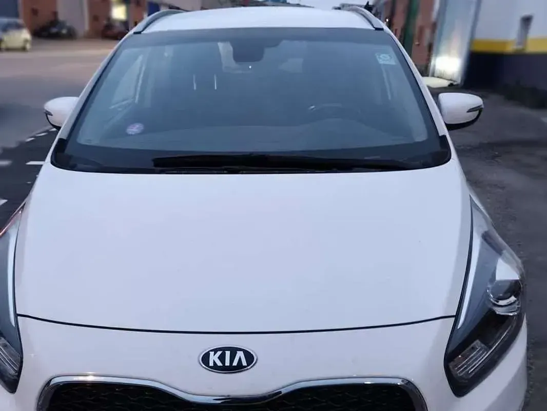 Usado Kia Carens 135 CV (99 kW) 2015 Blanco Monovolumen