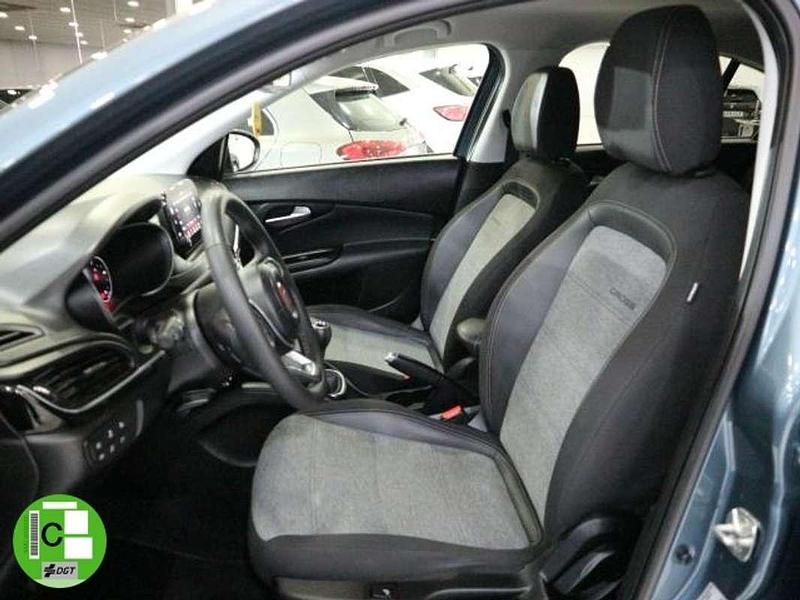 Usado Fiat Tipo Cross 99 CV (72 kW) 2022 Gris Utilitario