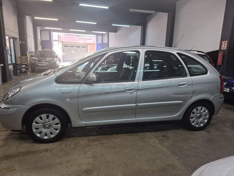 Usado Citroën Xsara Picasso Exclusive 92 CV (67 kW) 2010 Gris / plata Monovolumen