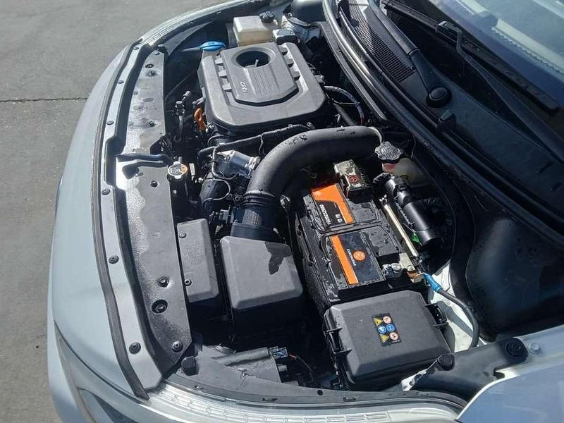 Usado Hyundai i20 75 CV (55 kW) 2016 Blanco Utilitario